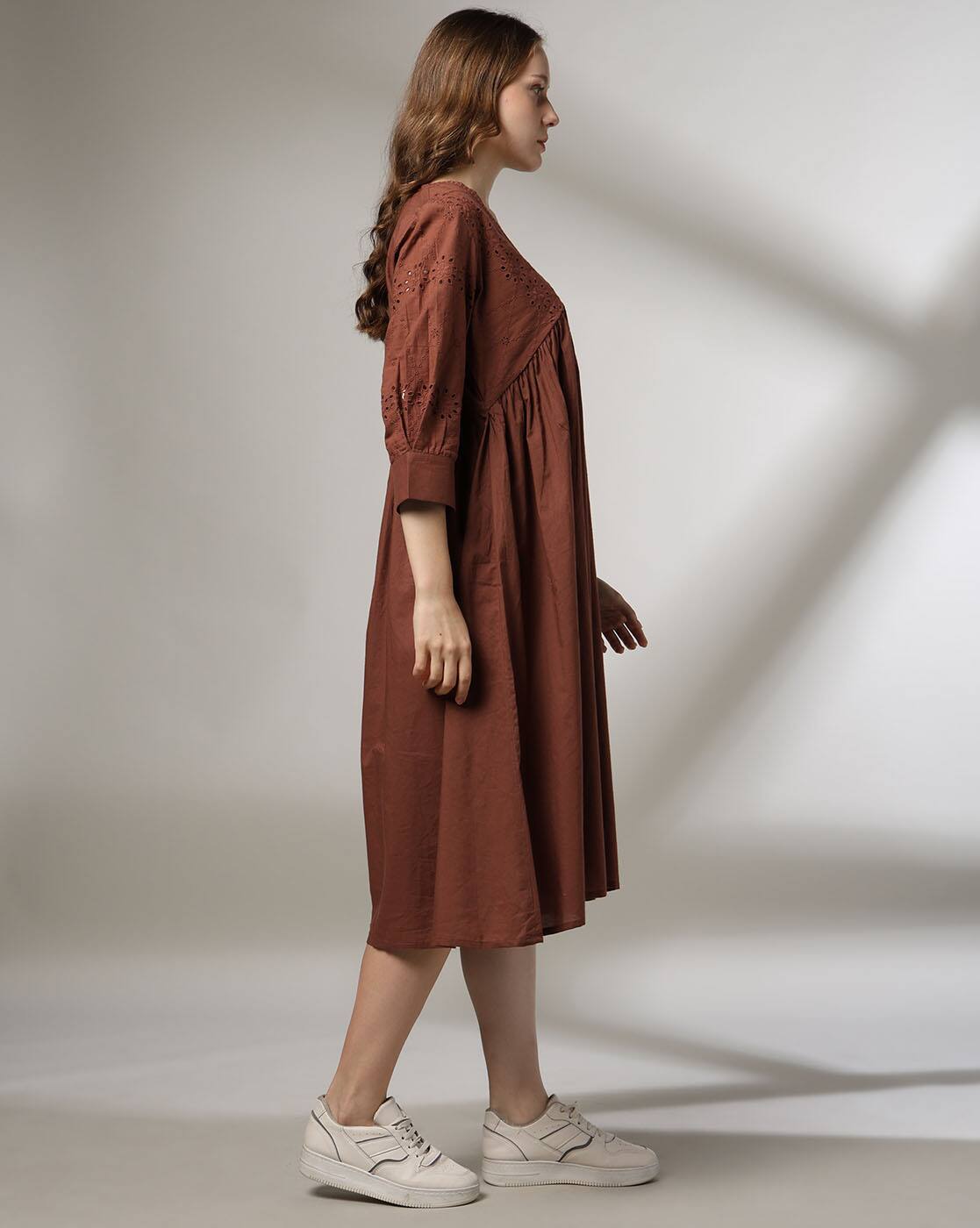 SCHIFFLI V NECK DRESS, BROWN, M