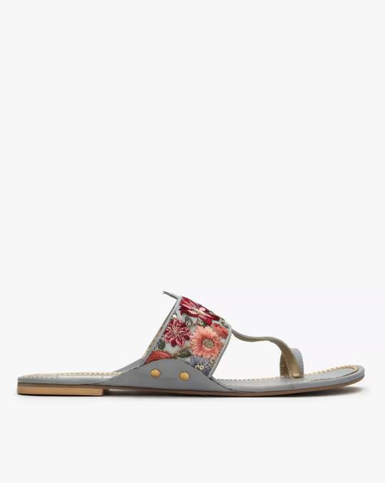 Embroidered Toe-Ring Flat Sandals
