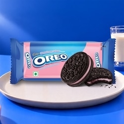 Cadbury Oreo Strawberry Cream Sandwich Biscuit 41.75 g