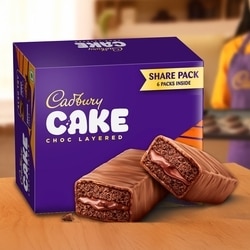 Cadbury Chocobakes Choc Layered Cakes Minions Pack 114 g (19 g x 6)