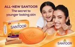 Santoor Sandal & Turmeric Soap 125 g (Pack of 4) 7