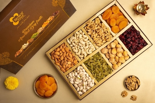 Brown tree Premium 8P (500g) |Cashewnuts, Almonds, Raisins, Salt Pista, Walnut kernals, Apricots, Cranberry Slices, Apricots Seedless | Fresh & Healthy Dry Fruits and Nuts for Coworkers| Ideal Gift Box for all celebration | Dry Fruit Gift Hamper
