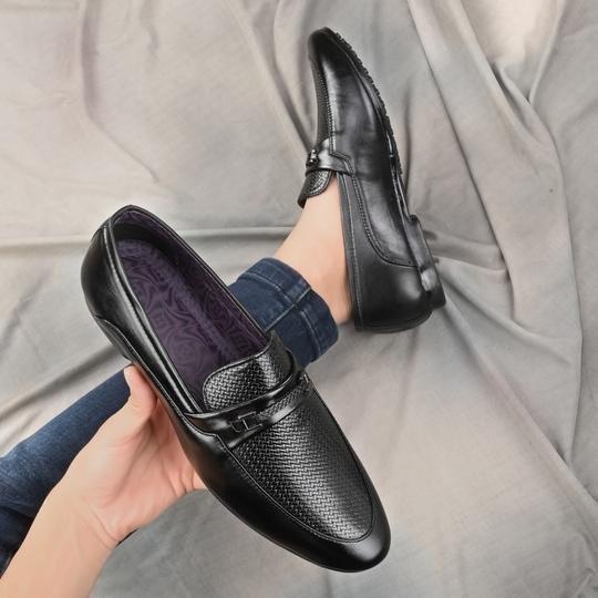 JAMARION Ethnic & Stylish Nagra/Loafers For Men (Black)