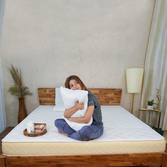 Usha Shriram Aero Cool Gel with posture Control Tech. 5 inch King Mattress | 15 Years Warranty | Dual Mattress |Memory Foam Mattress (72X70X5 Inches, King Size Mattress, White)