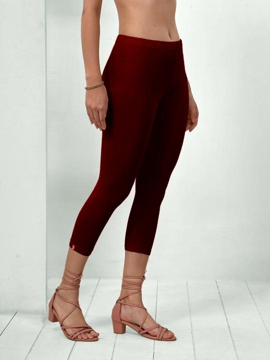 Lyra Women's Regular Fit Maroon Solid Colour 3/4th Length Capri Pants (Maroon )