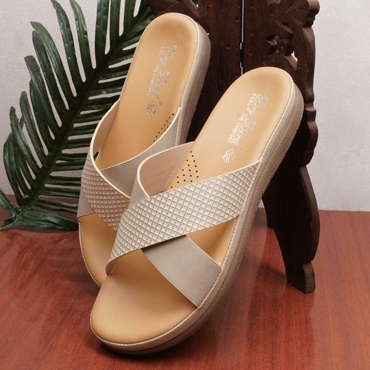 Big Bird Footwear California Style Trendy Flat Casual Slip-Ons Sandals for Women & Girls (Cream) Non-Returnable