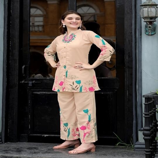 LOVE OF FASHION Stylish Cream Flower Print Kurti Pant Set
