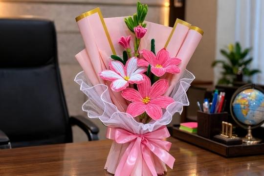 INDIAN PLAST Handmade Flower Bouquet Gift | Handmade Decorative Flowers with Wrapping | Romantic Gift for Birthday, Anniversary & Special Occasions Pink Pack of 1